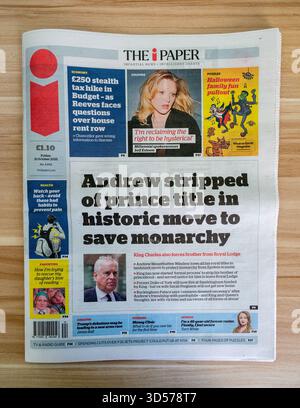 Prima pagina del giornale iPaper 31 ottobre 2025 riguardo al principe Andrea che è stato privato del suo titolo a seguito dello scandalo Epstein Foto Stock