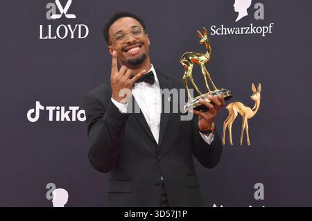 Leo Neugebauer bei der 77. Bambi-Verleihung 2025 nei den Bavaria Filmstudios. München, 13.11.2025 *** Leo Neugebauer ai Bambi Awards 77 2025 nei Bavaria Filmstudios Monaco di Baviera, 13 11 2025 foto:XB.xInsingerx/xFuturexImagex bambi 5489 Foto Stock