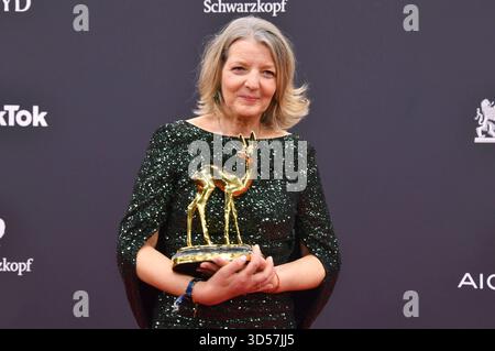 Michaela Schubert bei der 77. Bambi-Verleihung 2025 nei den Bavaria Filmstudios. München, 13.11.2025 *** Michaela Schubert ai Bambi Awards 77 2025 nei Bavaria Filmstudios Monaco di Baviera, 13 11 2025 foto:XB.xInsingerx/xFuturexImagex bambi 5535 Foto Stock