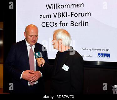 Kai Wegner im Gespräch mit Andy Moor bei der Veranstaltung Berlin auf dem Weg zu den Olympischen Spielen in der Skylounge der KPMG-Zentrale *** Kai Wegner in conversazione con Andy Moor all'evento di Berlino sulla strada per i Giochi Olimpici nella Skylounge della sede KPMG Foto Stock