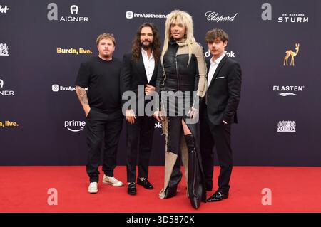 Gustav Schäfer, Tom Kaulitz, Bill Kaulitz und Georg Listing von Tokio Hotel bei der 77. Bambi-Verleihung 2025 nei den Bavaria Filmstudios. München, 13.11.2025 Foto Stock