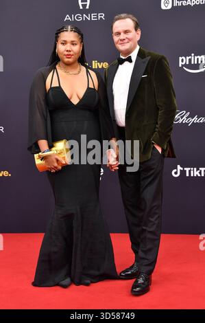 Devid Striesow mit Ehefrau Ines Ganzberger-Striesow bei der 77. Bambi-Verleihung 2025 nei den Bavaria Filmstudios. München, 13.11.2025 Foto Stock