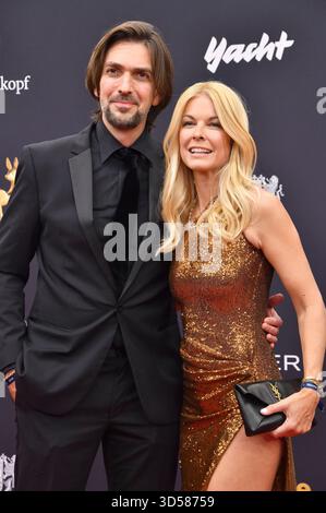 Max Wiedemann und Tina Kaiser bei der 77. Bambi-Verleihung 2025 nei den Bavaria Filmstudios. München, 13.11.2025 Foto Stock