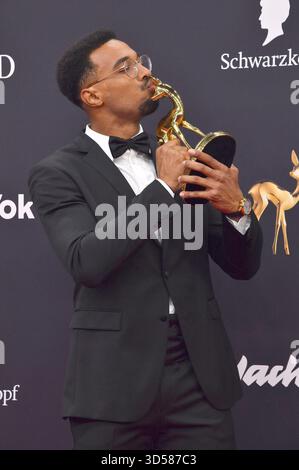 Leo Neugebauer bei der 77. Bambi-Verleihung 2025 nei den Bavaria Filmstudios. München, 13.11.2025 Foto Stock