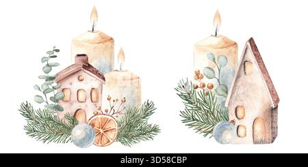 Composizioni per l'Avvento di Natale. Candele con case in ceramica nei rami di Fir e eucalipto decorate con baubles blu e arancio secco. Casa accogliente Foto Stock