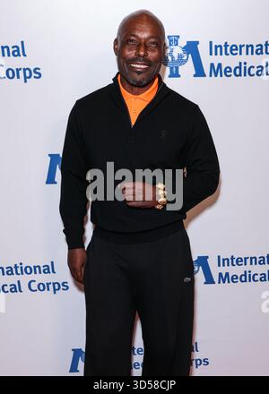 Beverly Hills, Stati Uniti. 14 novembre 2025. BEVERLY HILLS, LOS ANGELES, CALIFORNIA, Stati Uniti d'America - 13 NOVEMBRE: L'attore e produttore cinematografico haitiano Jimmy Jean-Louis arriva all'International Medical Corps Annual Awards Celebration 2025 tenutasi al Beverly Wilshire, A Four Seasons Hotel il 13 novembre 2025 a Beverly Hills, Los Angeles, California, Stati Uniti. (Foto di Xavier Collin/Image Press Agency) credito: Image Press Agency/Alamy Live News Foto Stock