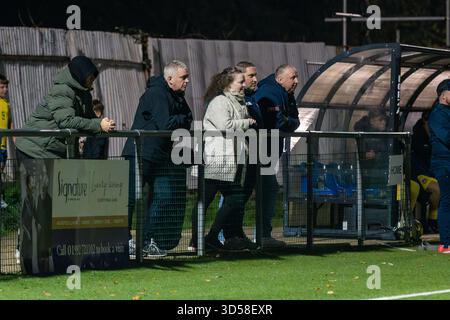 Hertfordshire, Inghilterra, 5 novembre 2025: Tifosi di Hertford durante la partita della Southern League Division One Central tra Enfield e Hertford all'Hertingfordbury Park Stadium di Hertford, Inghilterra. (Zak Martin / SPP) Foto Stock