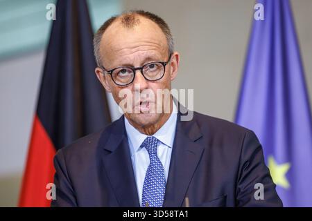 Pressekonferenz mit Präsidenten der Republik Zypern, Nikos Christodoulides und Bundeskanzler Friedrich Merz CDU, im Bundeskanzleramt a Berlino AM 14. Novembre 2025. Berlino Berlino Deutschland Kanzleramt *** Conferenza stampa con il Presidente della Repubblica di Cipro, Nikos Christodoulides e il Cancelliere federale Friedrich Merz CDU , presso la Cancelleria federale di Berlino il 14 novembre 2025 Foto Stock