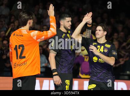 Nantes, Francia. 13 novembre 2025. 24 Yoni Peyrabout di HBC Nantes durante la EHF Champions League, fase a gironi, partita di pallamano tra HBC Nantes e Dinamo Bucuresti il 13 novembre 2025 all'H Arena di Nantes, Francia - foto di Laurent Lairys/ABACAPRESS.COM credito: Abaca Press/Alamy Live News Foto Stock