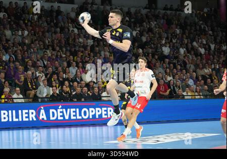 Nantes, Francia. 13 novembre 2025. 4 Aymeric MINNE di HBC Nantes durante la EHF Champions League, fase a gironi, partita di pallamano tra HBC Nantes e Dinamo Bucuresti il 13 novembre 2025 all'H Arena di Nantes, Francia - foto di Laurent Lairys/ABACAPRESS.COM credito: Abaca Press/Alamy Live News Foto Stock