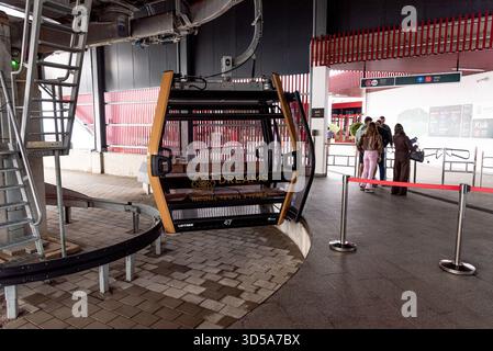 Cattaro, Montenegro, 26 ottobre 2025, Vista della funivia per il Monte Lovcen Foto Stock