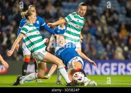 Govan, Scozia. 14 novembre 2025. Katie Wilkinson dei Rangers FC viene abbattuto sul bordo della scatola durante la Scottish Women's Premier League Rangers FC vs Celtic FC Credit: Colin Poultney/Alamy Live News Foto Stock