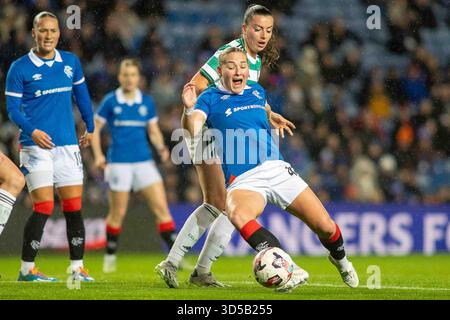 Govan, Scozia. 14 novembre 2025. Katie Wilkinson dei Rangers FC viene abbattuto sul bordo della scatola durante la Scottish Women's Premier League Rangers FC vs Celtic FC Credit: Colin Poultney/Alamy Live News Foto Stock