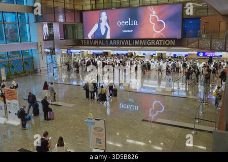 Changi Airport, Singapore, 6 ottobre 2025 Vista della sala degli arrivi e dell'area di sicurezza immigrazione all'Aeroporto Changi, Singapore Foto Stock
