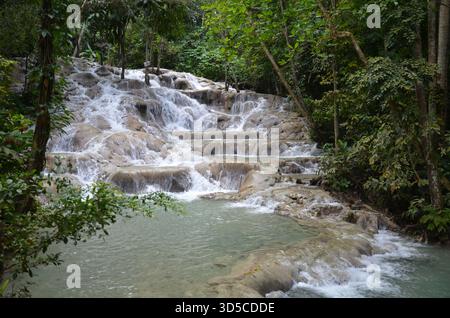 Cascate del fiume Dunn a Ocho Rios, Giamaica Foto Stock