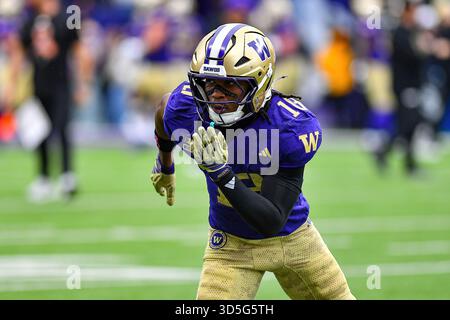 Seattle Washington, Stati Uniti. 15 novembre 2025. La safety dei Washington Huskies Rylon Dillard-Allen (18) si scalda prima della partita di football NCAA tra i Purdue Boilermakers e i Washington Huskies a Seattle WA. Steve Faber/CSM/Alamy Live News Foto Stock
