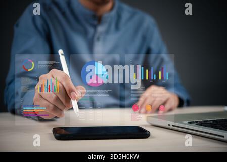 Analisi dei dati aziendali e grafici tecnologia digitale. Strategia concettuale analisi della crescita prestazioni pianificazione delle soluzioni di gestione degli investimenti finanziari Foto Stock