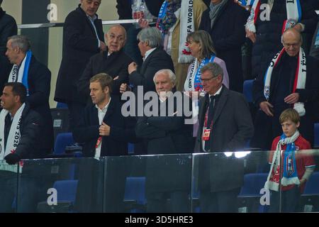 Lussemburgo, Lussemburgo. 14 novembre 2025. Bernd Neuendorf, Presidente DFB Associazione calcistica tedesca, Rudi Voeller, Voeller (DFB Sportdirektor), Ehefrau Sabrina Hans-Joachim Watzke, amministratore delegato BVB, membro DFB-Praesidium, Vice presidente DFB, nella partita di qualificazione ai Mondiali FIFA 2026 LUSSEMBURGO - GERMANIA 0-2 nella stagione 2025/2026 al 14 novembre 2025 a Lussemburgo. Fotografo: ddp Images/STAR-Images credito: ddp media GmbH/Alamy Live News Foto Stock