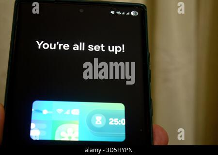 Cairo, Egitto, 10 novembre 2025: Schermata You're all set per Galaxy ai One UI 8,0, aggiornamento software Samsung per telefoni cellulari Samsung Flagship, con sec Foto Stock