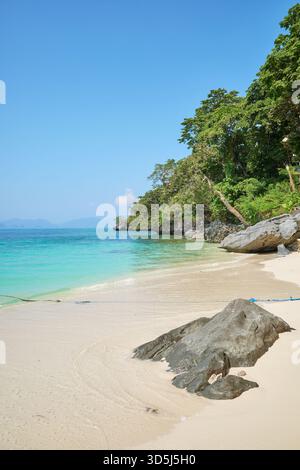 Splendida spiaggia tropicale nelle Filippine. Foto Stock