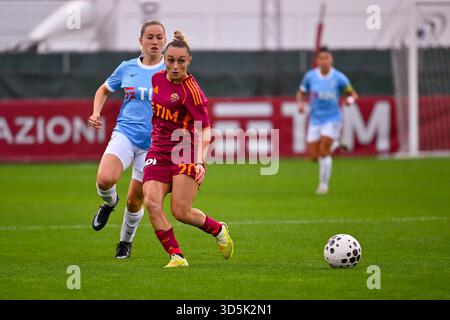 Roma, Italia. 16 novembre 2025. Giada Greggi durante la partita tra AS Roma e SS Lazio valida per il campionato italiano di serie A femminile allo stadio tre Fontane di Roma il 16 novembre 2025 durante la partita AS Roma vs SS Lazio Women, campionato italiano di calcio femminile di serie A A Roma, Italia, 16 novembre 2025 Credit: Independent Photo Agency/Alamy Live News Foto Stock