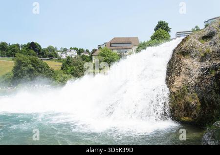 Vista delle Cascate del Reno in Svizzera Foto Stock