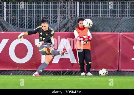 Roma, Italia. 16 novembre 2025. Rachele Baldi durante la partita tra AS Roma e SS Lazio valida per il campionato italiano di serie A femminile allo stadio tre Fontane di Roma il 16 novembre 2025 durante la partita AS Roma vs SS Lazio Women, campionato italiano di calcio femminile di serie A A Roma, Italia, 16 novembre 2025 Credit: Independent Photo Agency/Alamy Live News Foto Stock