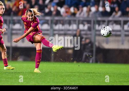 Roma, Italia. 16 novembre 2025. Alayah Pilgrim durante la partita tra AS Roma e SS Lazio valida per il campionato italiano di serie A femminile allo stadio tre Fontane di Roma il 16 novembre 2025 durante la partita AS Roma vs SS Lazio Women, campionato italiano di calcio femminile di serie A A Roma, Italia, 16 novembre 2025 Credit: Independent Photo Agency/Alamy Live News Foto Stock