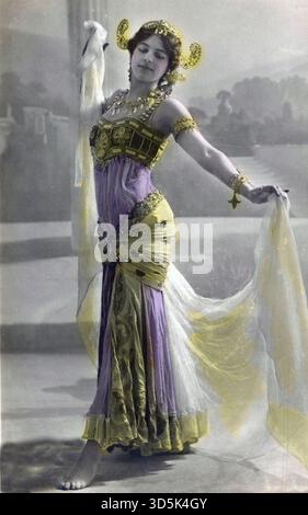 Ritratto di Mata Hari - Ritratto di Margaretha Geertruida Zelle, dite Mata Hari (Mata-Hari, 1876-1917), danseuse et espionne hollandaise. Photographie du Debut du 20eme siecle Foto Stock