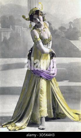 Ritratto di Mata Hari - Ritratto di Margaretha Geertruida Zelle, dite Mata Hari (Mata-Hari, 1876-1917), danseuse et espionne hollandaise. Photographie du Debut du 20eme siecle Foto Stock
