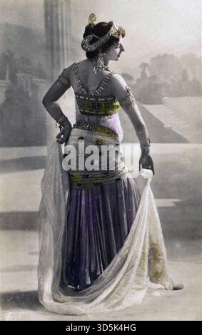Ritratto di Mata Hari - Ritratto di Margaretha Geertruida Zelle, dite Mata Hari (Mata-Hari, 1876-1917), danseuse et espionne hollandaise. Photographie du Debut du 20eme siecle Foto Stock