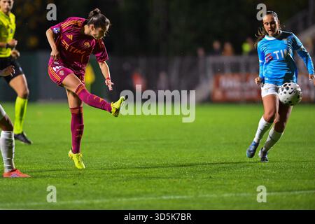 Roma, Italia. 16 novembre 2025. Giulia Dragoni durante la partita tra AS Roma e SS Lazio valida per il campionato italiano di serie A femminile allo stadio tre Fontane di Roma il 16 novembre 2025 durante la partita AS Roma vs SS Lazio Women, campionato italiano di calcio femminile di serie A A Roma, Italia, 16 novembre 2025 Credit: Independent Photo Agency/Alamy Live News Foto Stock