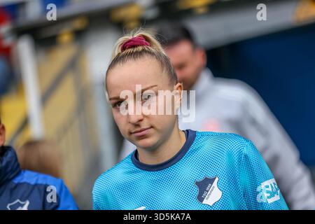 DEU, Wolfsburg, Hoffenheim vs Eintracht Frankfurt, DFB-Pokal [Coppa di Germania] per donne, DFB, stagione 2526, Dietmar-Hopp-Stadion, round di 16 nella foto: Vanessa Diehm (Hoffenheim #6) LE NORMATIVE DFB/DFL VIETANO QUALSIASI USO DI FOTOGRAFIE COME SEQUENZE DI IMMAGINI Foto Stock