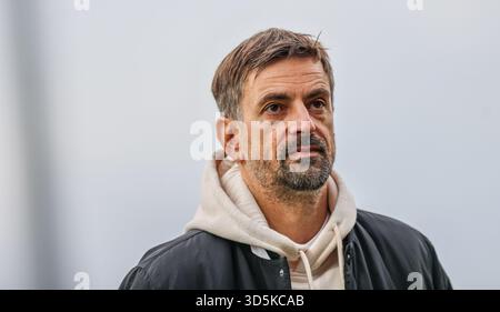 DEU, Wolfsburg, Hoffenheim vs Eintracht Frankfurt, DFB-Pokal [Coppa di Germania] per le donne, DFB, Saison 2526, Dietmar-Hopp-Stadion, turno di 16 nella foto: Niko Arnautis (allenatore [allenatore] Eintracht Frankfurt) LE NORMATIVE DFB/DFL VIETANO QUALSIASI USO DI PHOTOGRAP Foto Stock