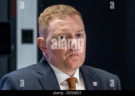 Mitch OKeefe (Head Coach, Nuremberg Ice Tigers) alla conferenza stampa dopo la partita / Ritratto / Ritratto GER, EHC Red Bull Munich vs. Norimberga Ice Tigers, Ice Hockey, DEL, 19° giorno della partita, stagione 2025/2026, 16.11.2025. foto: Eibner Press Photo/Heike Foto Stock