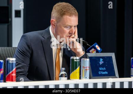 Mitch OKeefe (Head Coach, Nuremberg Ice Tigers) ha tenuto conto della conferenza stampa dopo la partita GER, EHC Red Bull Munich vs. Norimberga Ice Tigers, Ice Hockey, DEL, 19th Matchday, stagione 2025/2026, 16.11.2025. foto: Eibner Press Photo/Heike Feiner Foto Stock