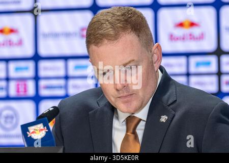 Mitch OKeefe (Head Coach, Nuremberg Ice Tigers) ha tenuto conto della conferenza stampa dopo la partita GER, EHC Red Bull Munich vs. Norimberga Ice Tigers, Ice Hockey, DEL, 19° giorno di partita, stagione 2025/2026, 16.11.2025. foto: Eibner Press Photo/Heike Feiner Foto Stock