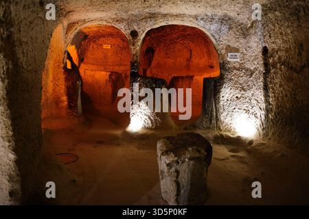 NEVSEHIR, TURKIYE - 09 AGOSTO 2025: Città sotterranea di Kaymakli nella città di Kaymakli Foto Stock