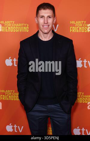 LOS ANGELES, CALIFORNIA, USA - 15 NOVEMBRE: Dan Miller arriva a Hilarity for Charity's Friendsgiving 2025, tenutosi al Rolling Greens DTLA il 15 novembre 2025 a Los Angeles, California, Stati Uniti. (Foto di Xavier Collin/Image Press Agency) Foto Stock