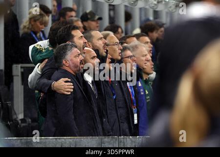 Milano 16 novembre 2025: Gennaro Gattuso allenatore italiano, Gigi Buffon, Leonardo Bonucci abbracciano, cantano l'inno nazionale durante gli openi Foto Stock