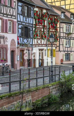 Case a graticcio, Quai de la Poissonnerie, Colmar, Haut-Rhin, Grand Est, Francia Foto Stock