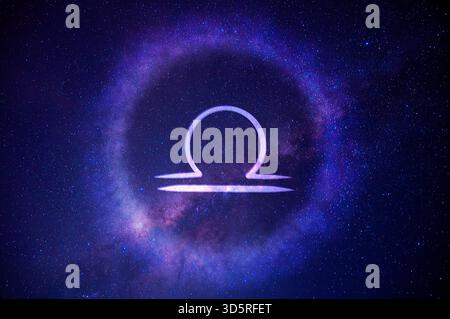 Libra Astrology su sfondo Galaxy Foto Stock