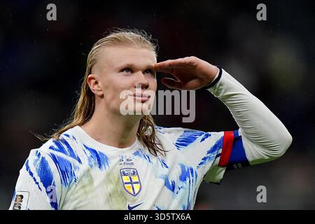 Milano, Italia. 16 novembre 2025. Il norvegese Erling Haaland festeggia dopo aver segnato 2-1 punti durante la partita tra Italia e Norvegia allo Stadio San Siro di Milano - domenica 16 novembre 2025. Sport - calcio . (Foto di Spada/LaPresse) credito: LaPresse/Alamy Live News Foto Stock