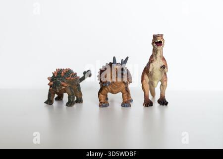 Un modello di un dinosauro Tyrannosaurus, Ankylosaurus e un dinosauro triceratops Foto Stock