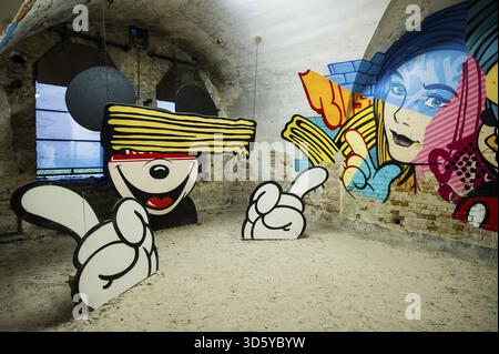 Street art, graffiti, MAUSA VAUBAN, Museo di Arte Urbana e Arte di strada, Fortezza Vauban Neuf-Brisach, sito Patrimonio dell'Umanità dell'UNESCO, Dipartimento Haut-Rhin Foto Stock