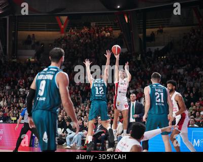 13 Matteo Librizzi Openjob Metis Varese durante il mach tra Openjob Metis Varese e Pallacanestro Cantù, domenica 16 novembre 2025, a Varese, al Palasport Lino Oldrini. (Foto di Fabio Averna/Sipa USA) credito: SIPA USA/Alamy Live News Foto Stock