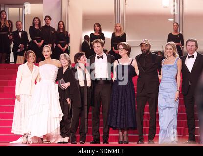 Jennifer Lawrence e Robert Pattinson al Festival di Cannes 2025 con il loro film "Die My Love". Foto Stock