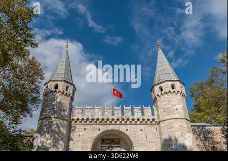 La porta della saluto del Palazzo Topkapı a Istanbul, Türkiye Foto Stock