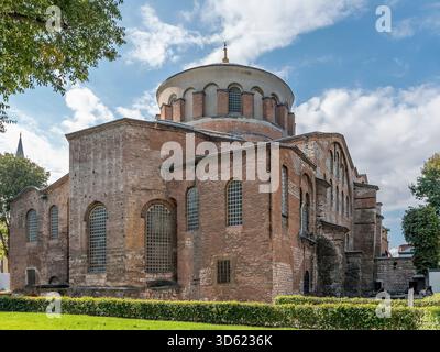 La Chiesa di Hagia Irene o Chiesa della Pace è una chiesa bizantina situata nel cortile esterno del Palazzo Topkapı a Istanbul, Türkiye Foto Stock
