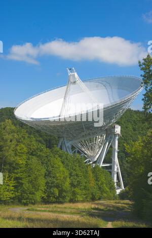 Effelsberg radio Telescope del Max Planck Institute for radio Astronomy, Germania, Renania settentrionale-Vestfalia, Bad Muenstereifel Foto Stock